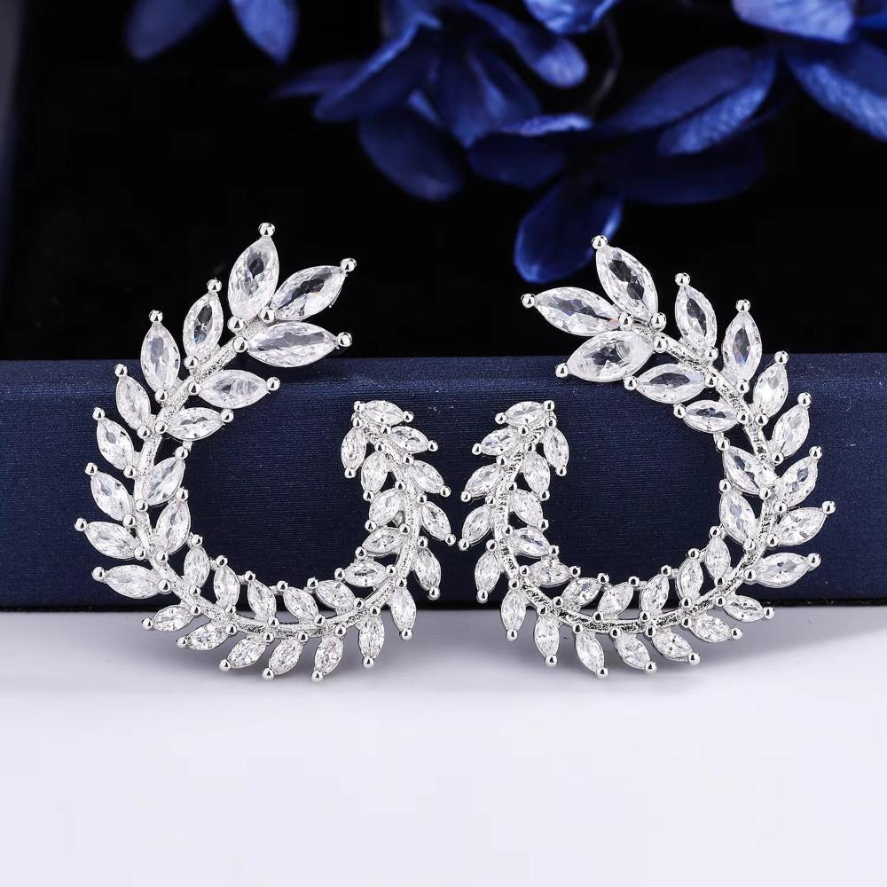Unique Leaf Shape Design Inlaid with Diamonds Ladies Earrings-eye-catching Jewelry