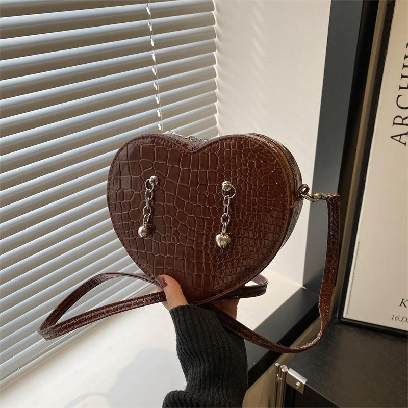 2025 new fashion creative personality love chain pu small satchel Korean version of foreign style high sense women's tide shoulder bag