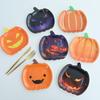 Zestaw zastawy stołowej na imprezę tematyczną Halloween: Obrus dyniowy, Talerzyki i kubki jednorazowe