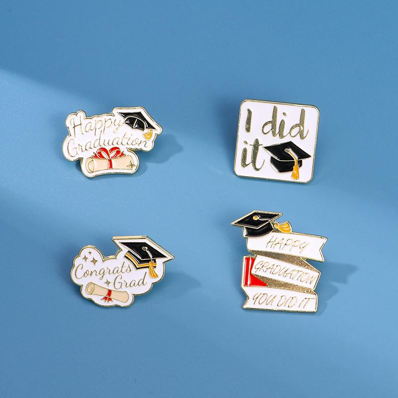 4 Styles Happy Graduation Season Theme Enamel Brooches Mortarboard Diploma I Did It Pattern Golden Pins For Student Badge Gift