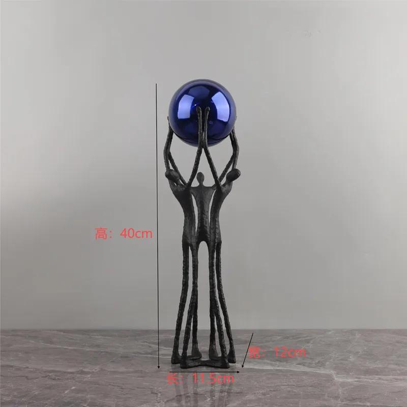 Creative Black Cast Iron Figure Sculpture, Holding a Silver Ball, Desktop Decoration Ornaments, Metal Crafts, Home Decoration