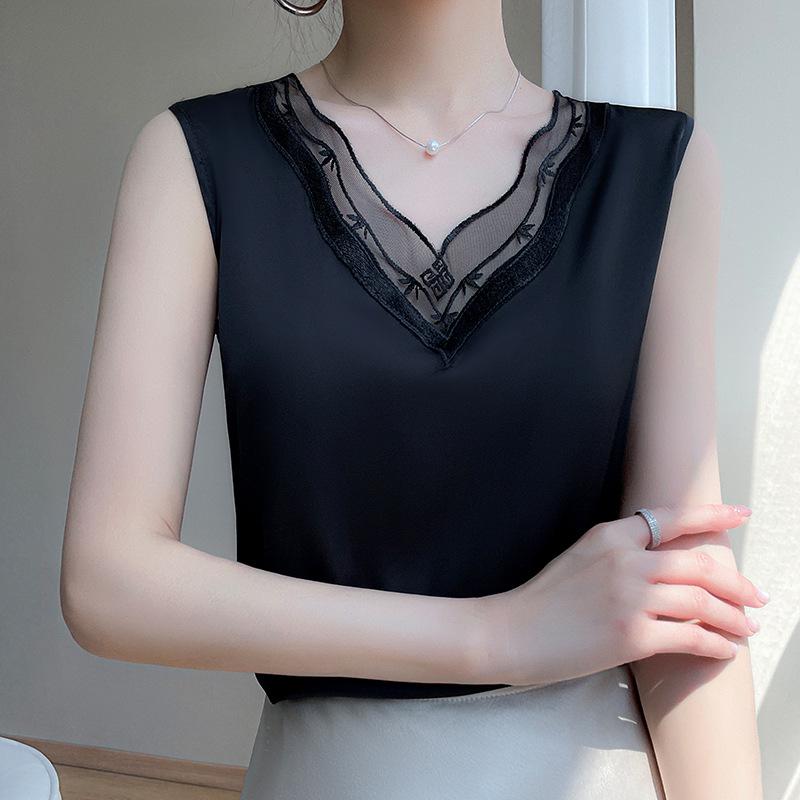 Wear A Strappy Vest and A Small Blouse with A Sleeveless Base Layer and A Lace V-neck Top