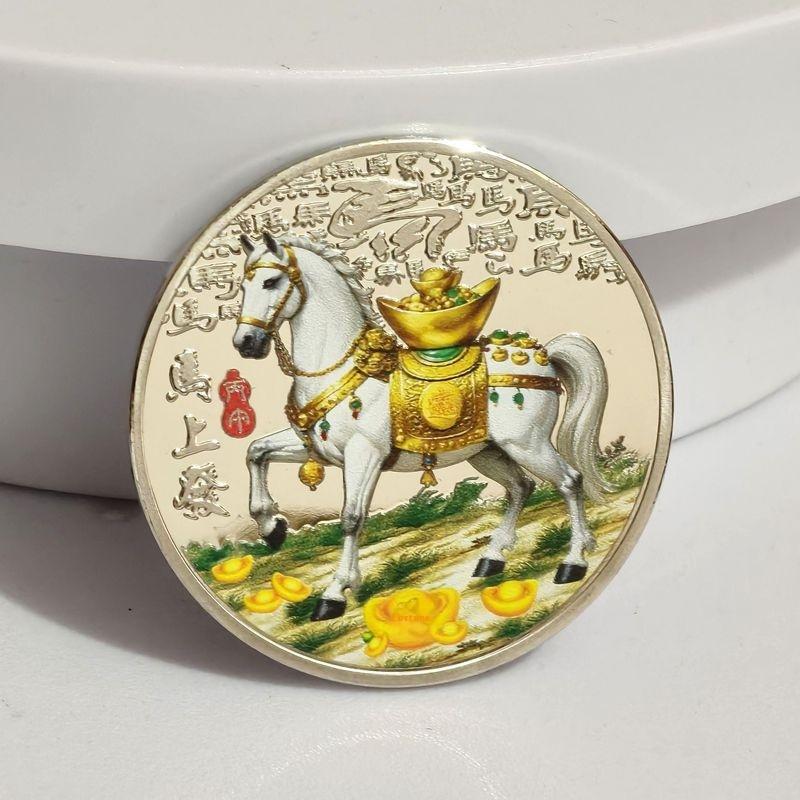 

Памятная монета 2026 года, года Лошади, Зодиакальная Лошадь, Золотая и серебряная монета, Сувенир 2026 года, 40 мм, Благоприятное животное Лошадь