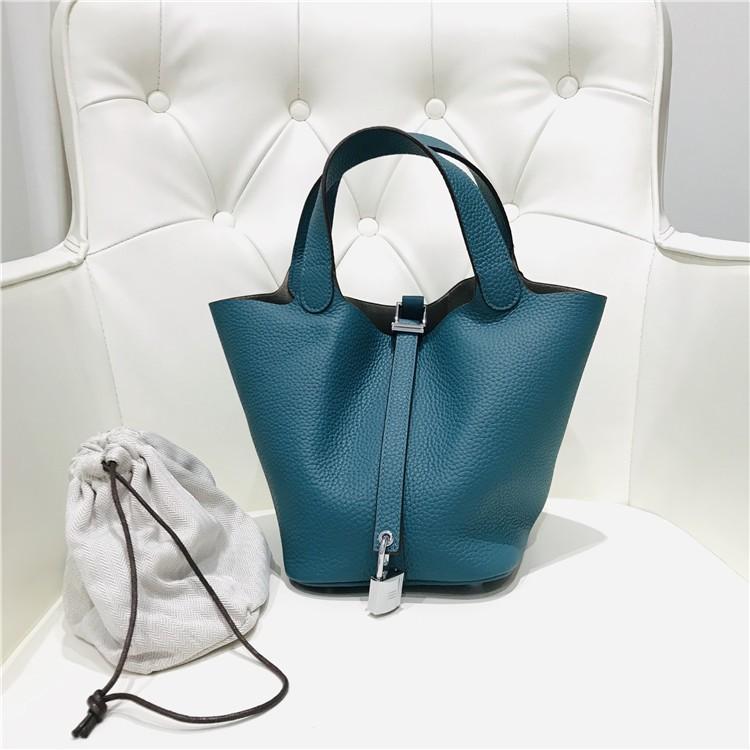 2023 Nowa damska torba ze skóry bydlęcej pierwszej jakości, wzór liczi, koszyk warzywny, worek typu bucket bag, modna i prosta, codzienna torebka