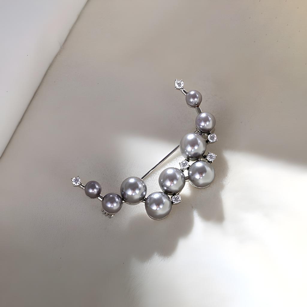 Pearl crescent brooch, high-end female luxury corsage, light luxury design sense, anti-light pin