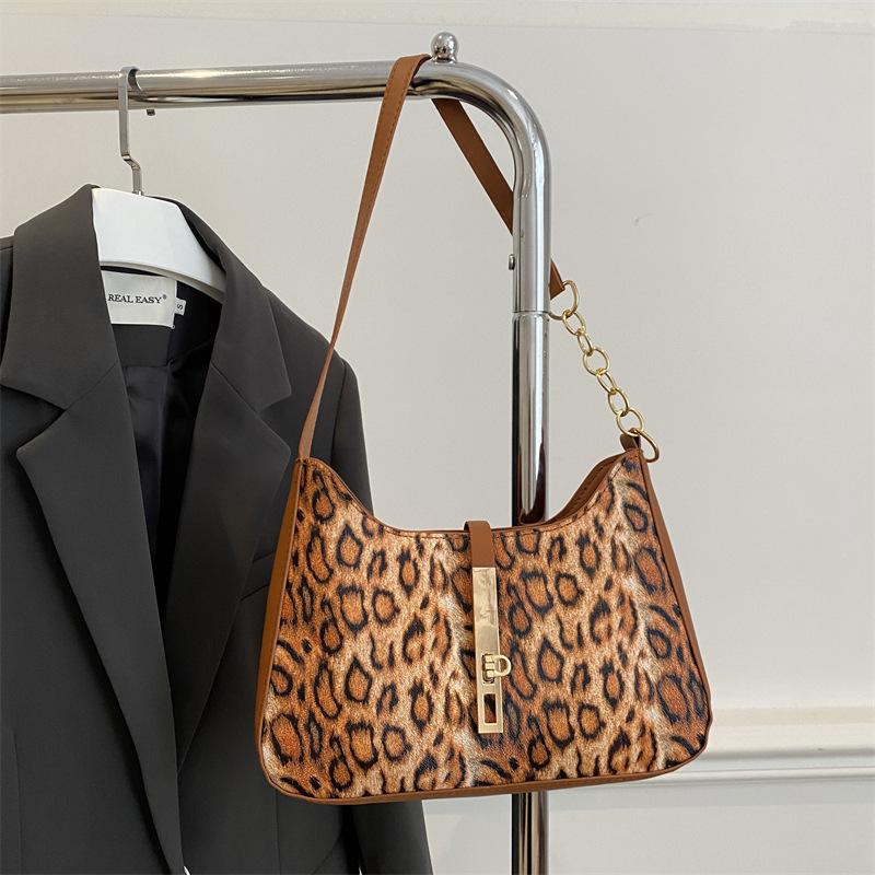 

Underarm bag popular Spice girl style small bag women s fashion 2025 new high-end versatile women s crescent baguette bag коричневый