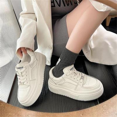 Zapatos blancos pequeños mujer verano 2025 zapatos mujer nuevos zapatillas blancas suela gruesa altura pequeña casual zapatos de un solo color suela blanda