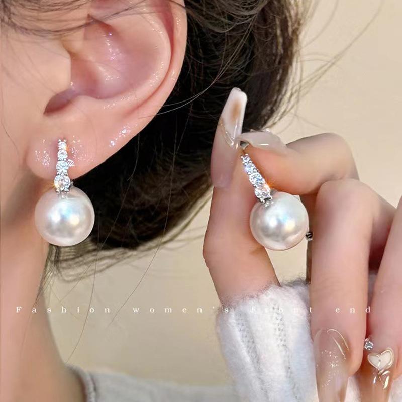 

2025 Изысканный нишевый дизайн Простые роскошные серьги для женщин - Универсальные серьги-гвоздики высокого класса