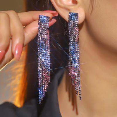 Pendientes largos con borlas y un temperamento brillante llenos de diamantes