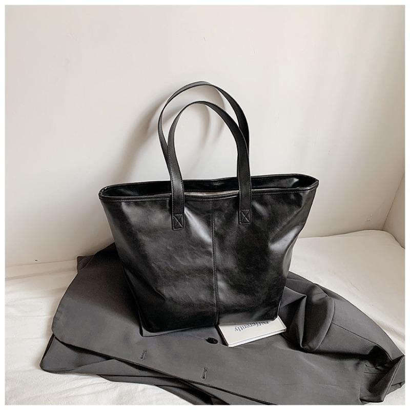 

Tote bag women s large-capacity autumn new casual shoulder bag high-value texture commuter bag чорний