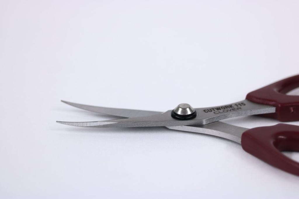 Clover Cutwork Curved 115mm Scissors, Blade,