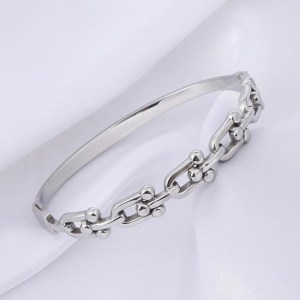 Luxury Stainless Steel Horseshoe Buckle Bracelet: Lightweight, Non-fading, Retro, High-end Feel
