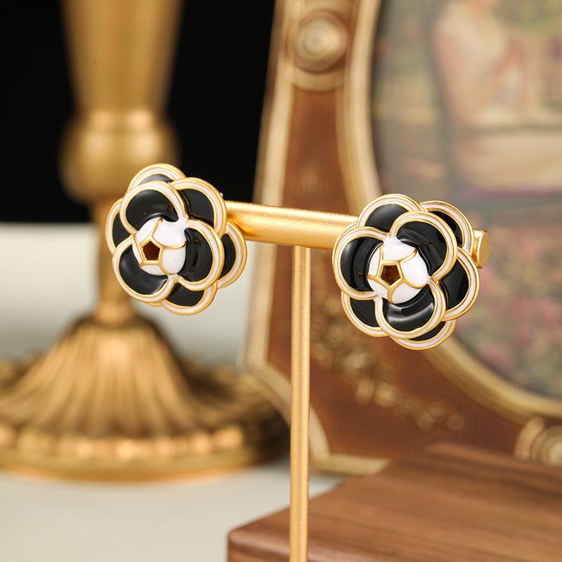 Women's Light Luxury Design Elegant Vintage Oil Drop Camellia Earrings Fashionable And Versatile Niche Design Earrings