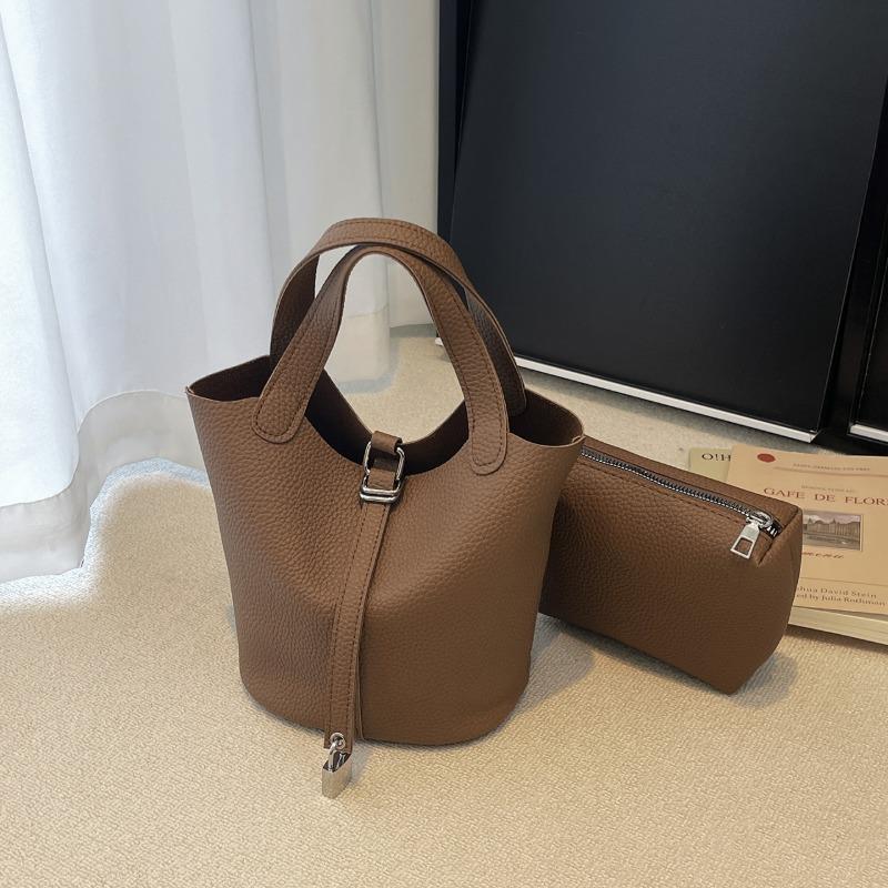 This Year's Popular Bag Women's New Spring Korean Version Fashion Texture Shoulder Messenger Bag Portable Bucket Bag