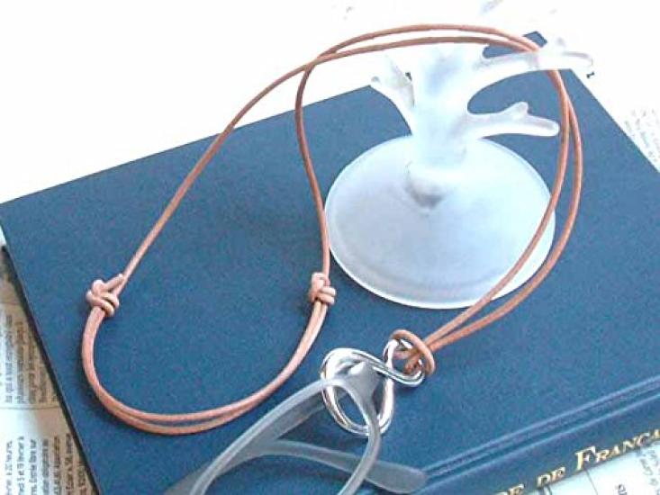 Opti Euro Casual Pendant Glasses Holder (Beige)