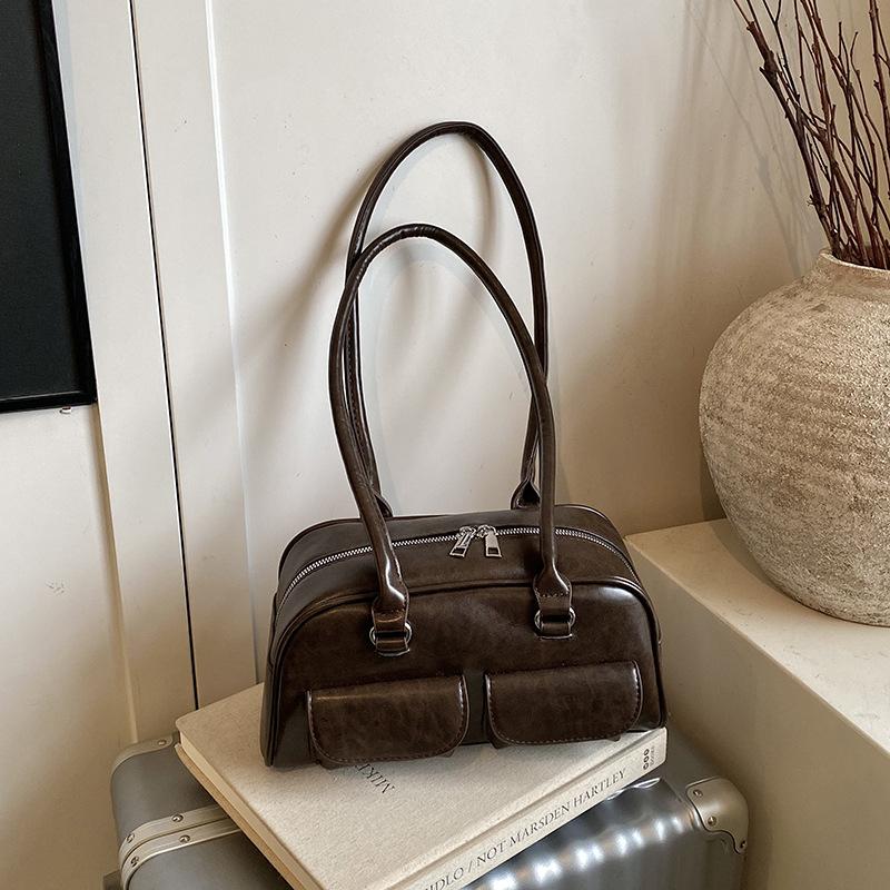 

2025 autumn and winter new retro niche bowling bag commuting Korean large-capacity shoulder underarm handbag