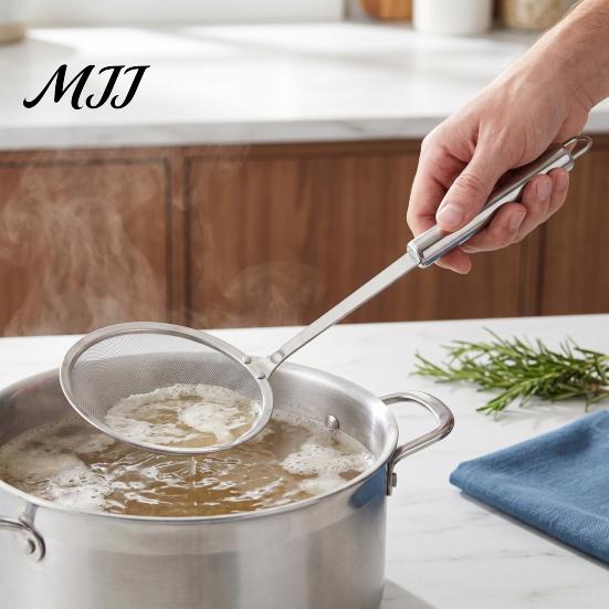 Long Handle Frying Skimmer Stainless Steel Fine Mesh Skimmer, 100-Mesh Oil Strainer Spoon with Multi-purpose Kitchen Draining Tool Handle, Ladle