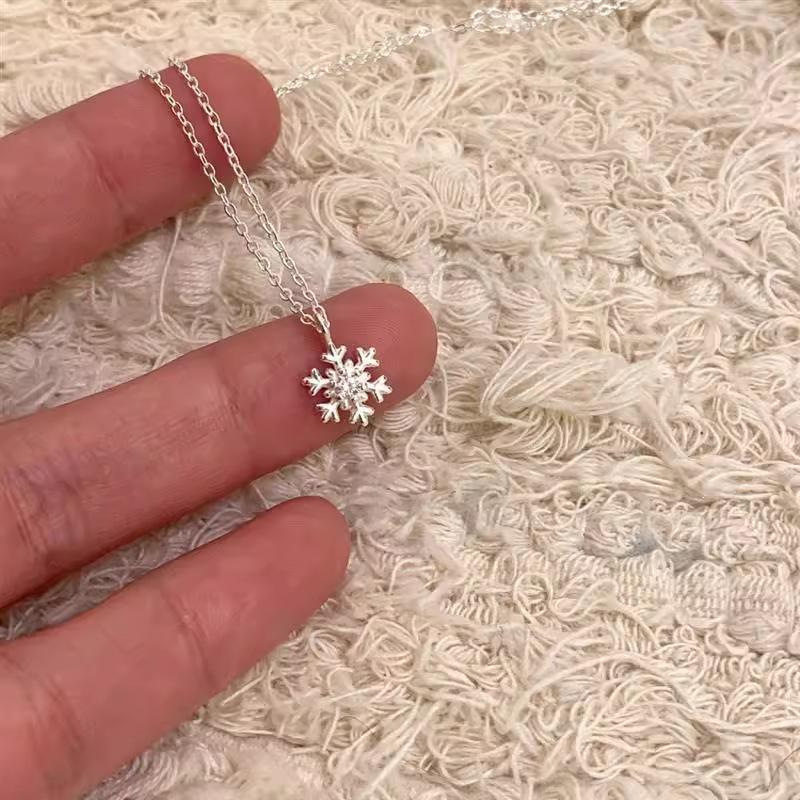 Snowflake Necklace: High-End Vintage Choker - Perfect Birthday Gift for Her