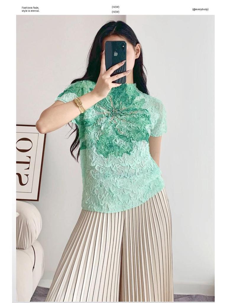 Schickes Batik-Plissee-T-Shirt: Vielseitiges, stilvolles Kurzarm-Top für Damen