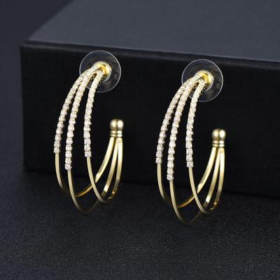 WWJ Brand Design C-förmige, goldfarbene Creolen mit Zirkonia
