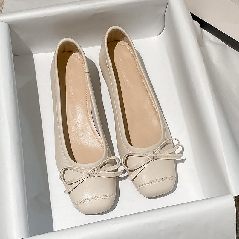 Low-heeled temperament 2025 new single shoes women's flat-bottomed small fragrant autumn ladyshoes 34 small size women's shoes.