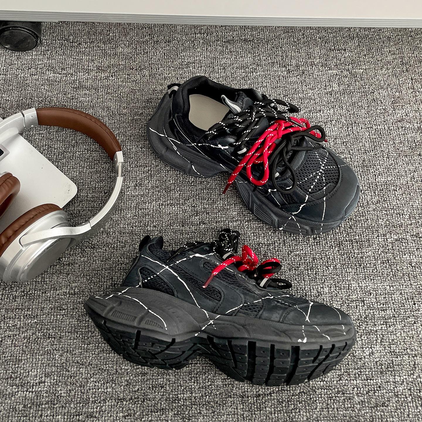 

Queen Fan Black Retro Platform Daddy Shoes Women s 2025 New Autumn Skirt Soft-soled Sneakers 35 чёрный