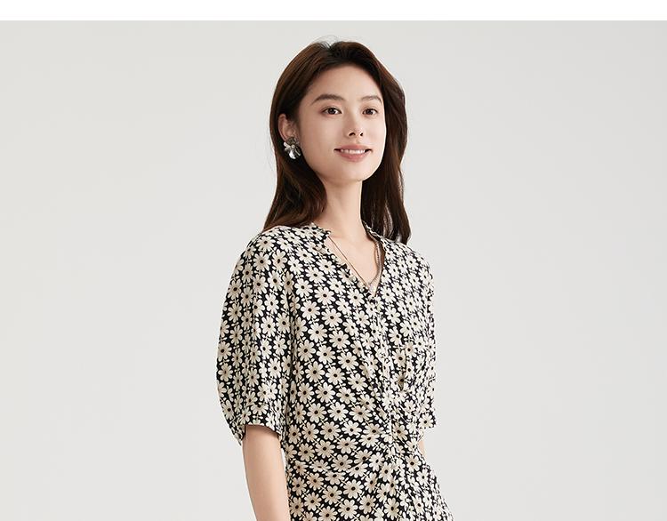 Gubang Printed V-neck Dress for Women In the Summer of 2026, with a Slimming and Waist Hugging Mid Length Chiffon A-line Skirt