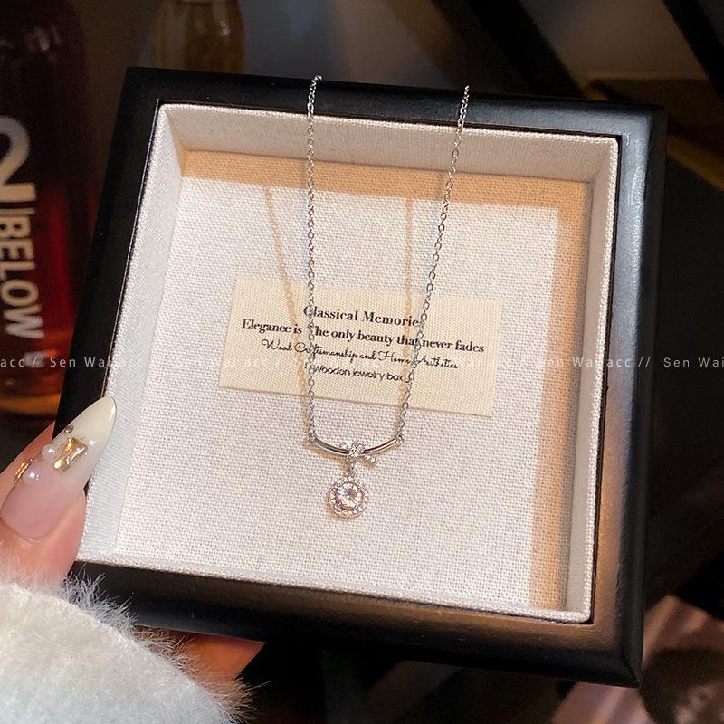 Micro Zircon Sugar Cube Pendant Titanium Steel Necklace Women's Small Knotted Single Diamond Collarbone Chain Internet Celebrity Accessories