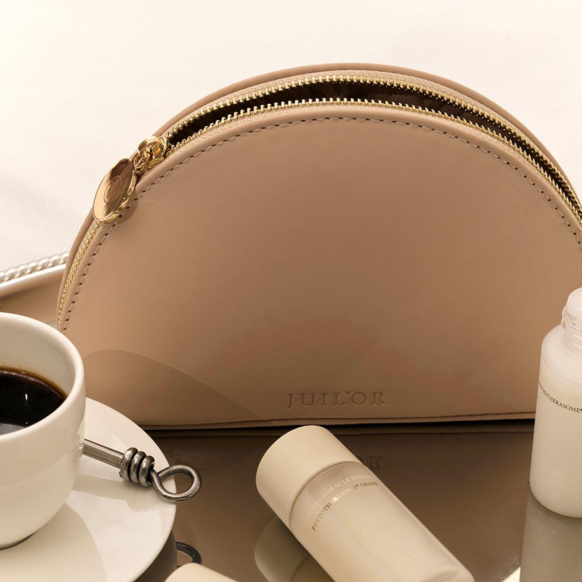 Beauty clutch