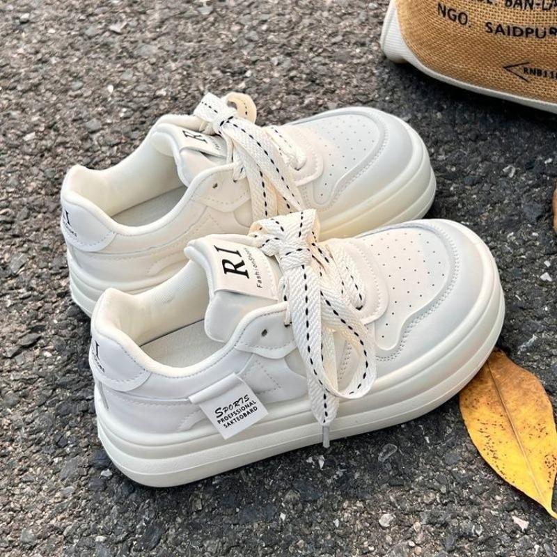 Spring and summer thick-soled heightened white shoes are trendy and easy to match bread shoes, casual student sports women's board shoes