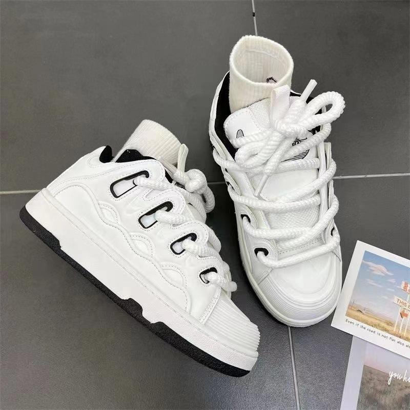 Fashion Latest couple style fashionable casual skateboard shoes for spring and autumn campus style youth running sports shoes sneakers