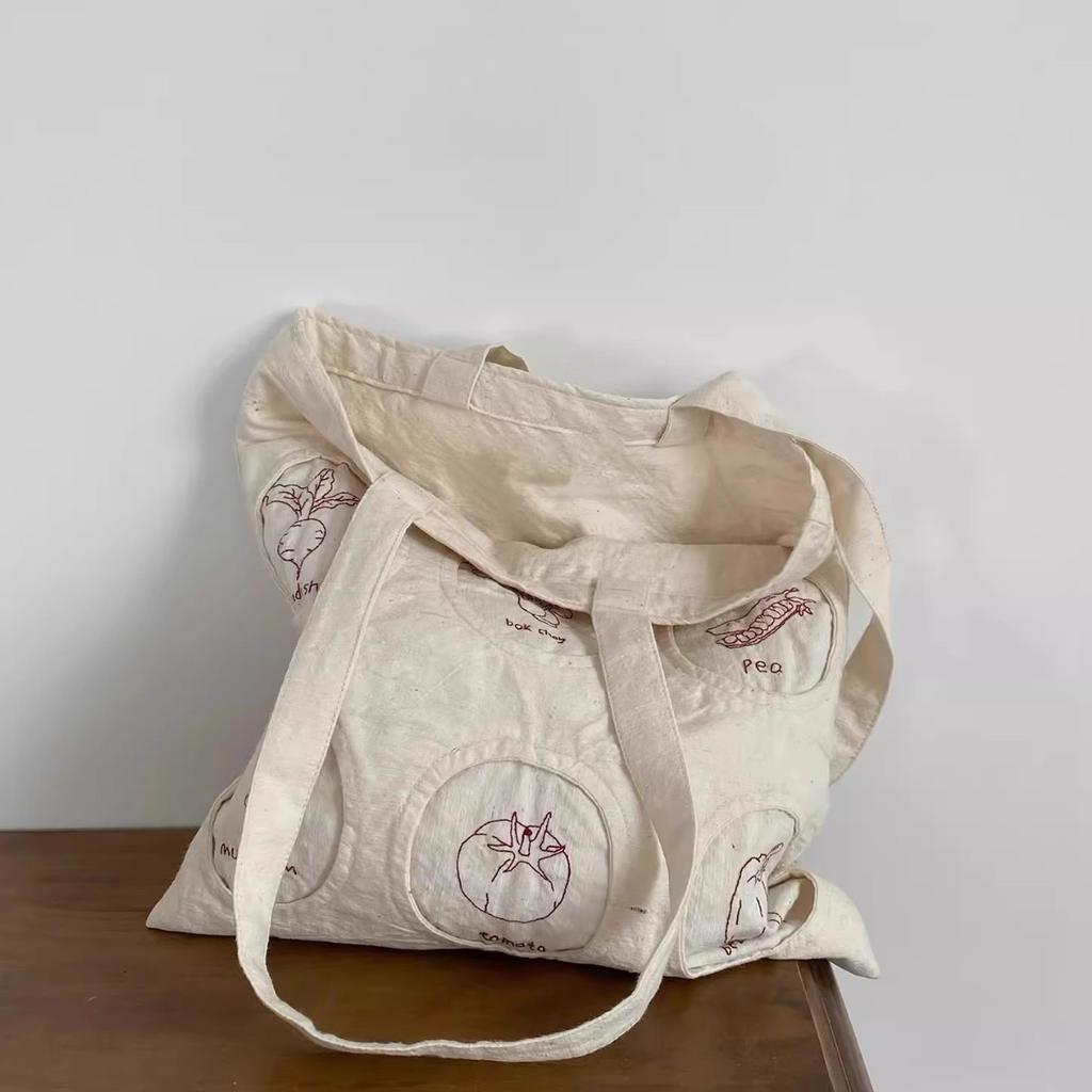Large-capacity shoulder bag, students commute to class, new niche design, embroidered canvas bag for women