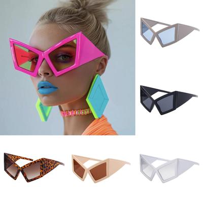 Cool sluneční brýle, Brýle s futuristickými technologiemi, Exagerované moderní sluneční brýle