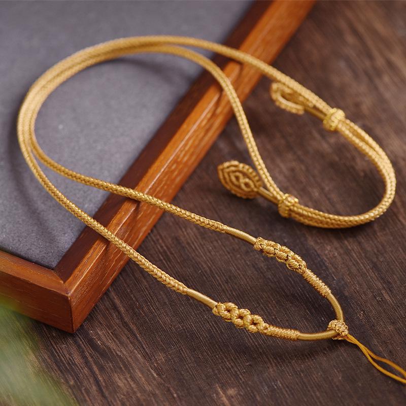 

Нефритовый и янтарный кулон Пи Сю на ожерелье с плетеным вручную шнуром из золотой нити с компасом «Восемь сокровищ»