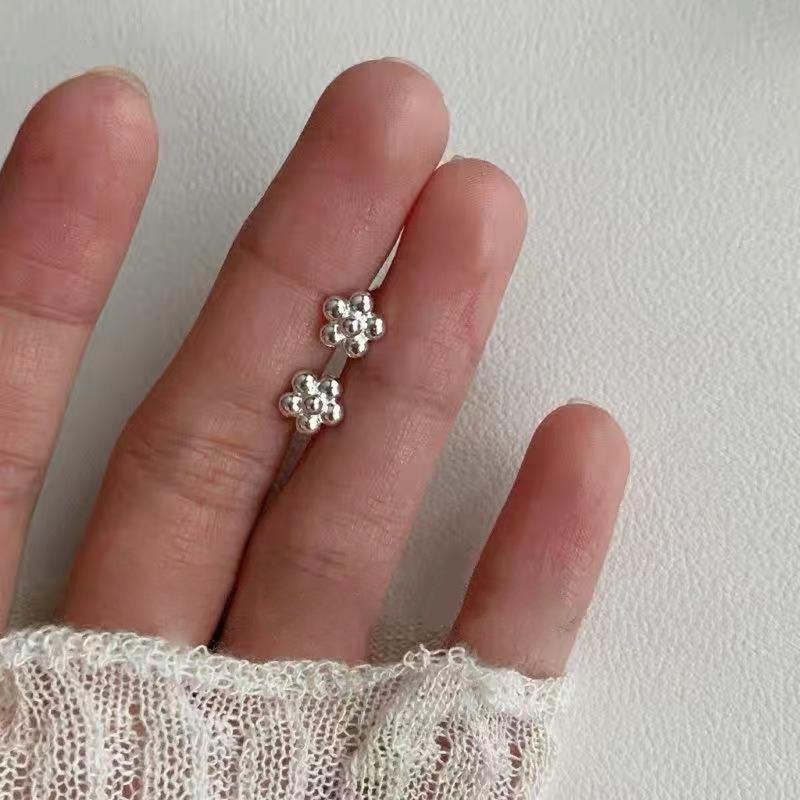 Raising Ear Holes, Small Stud Earrings for Women, Simple, Sweet, Small and Fresh Earrings, Niche Design, Versatile Earrings