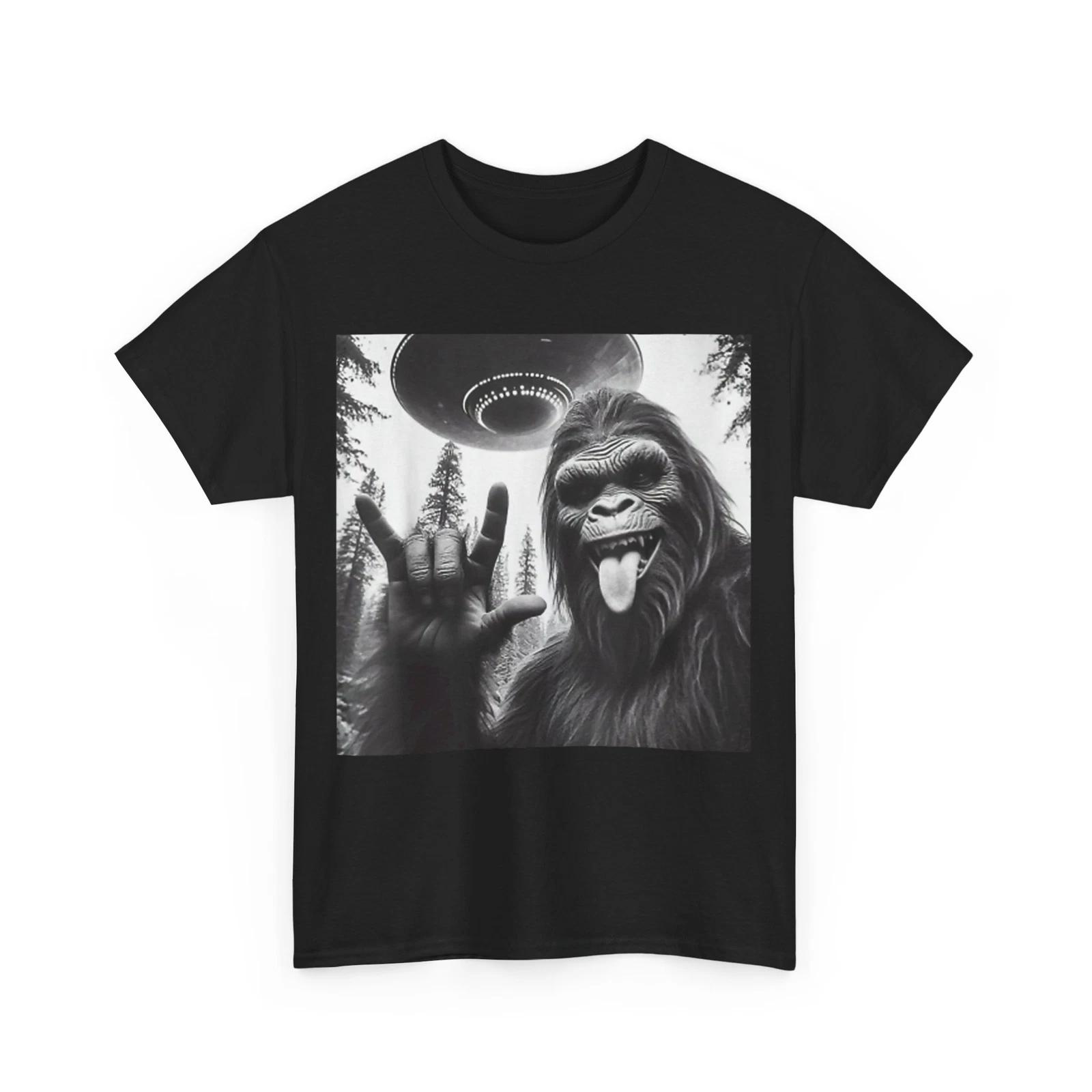 Funny Sasquatch Bigfoot Rock On Selfie With UFO Alien T shirt 3XL