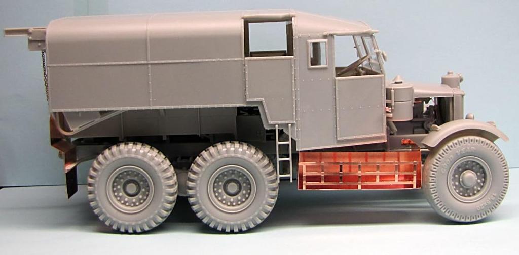 Thunder Model 1/35 British Army Scammell Pioneer Heavy Artillery Tractor R100 Plastic Model Kit TB35202