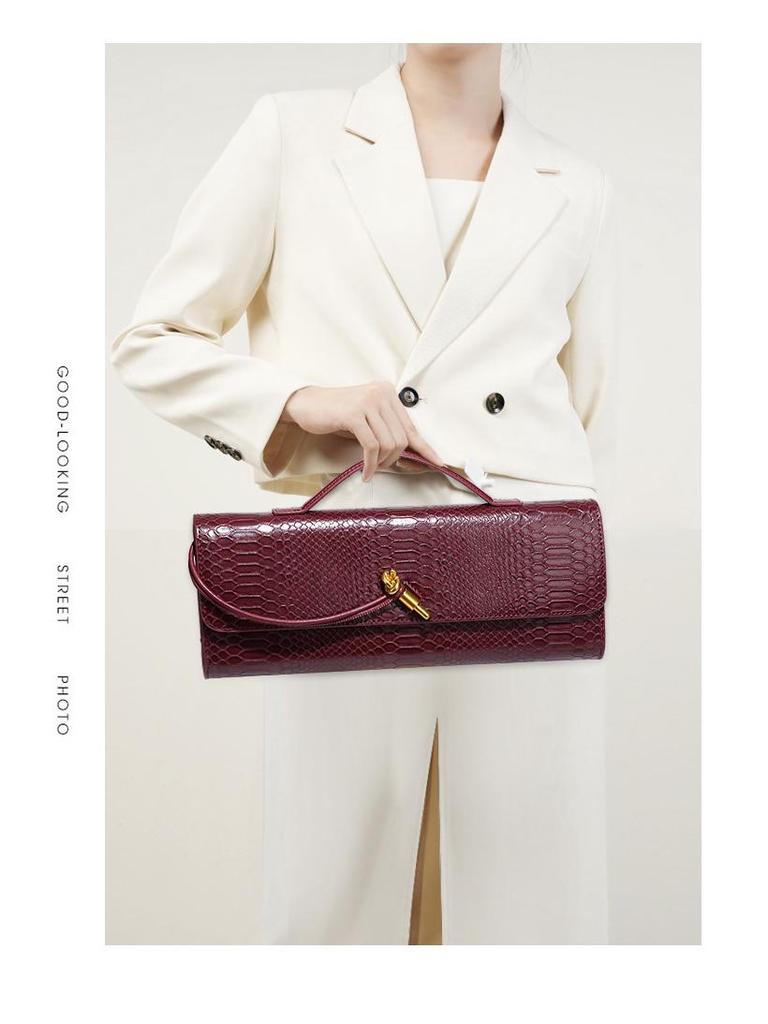 Snakeskin Retro Baguette Clutch: Trendy High-End Handheld, Crossbody & Single Shoulder Evening Bag for Women