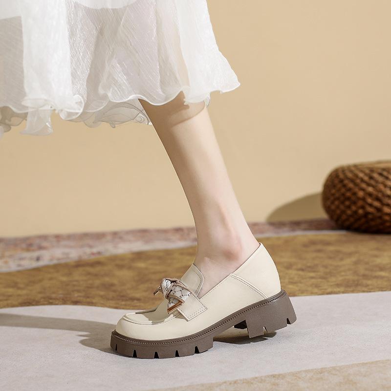 Inner Height Increase Small Leather Shoes for Women, British Summer New Platform Bow Small Size 3233 Single Shoes for Women