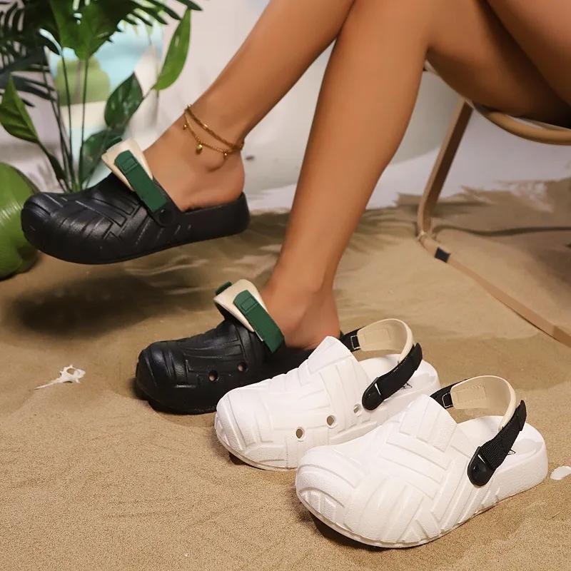 Fashion 2025 Slip Resistant Laboratory Doctor Clogs Women Medical Shoes Ultra Light Surgical Shoes Breathable Garden Work Slippers