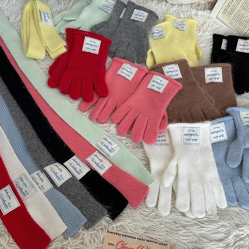 Nianke Women's Red Angora Knit Gloves - Winter Warm, Touch Screen Compatible, Five-Finger Design, and Cold-Proof for Christmas and New Year.