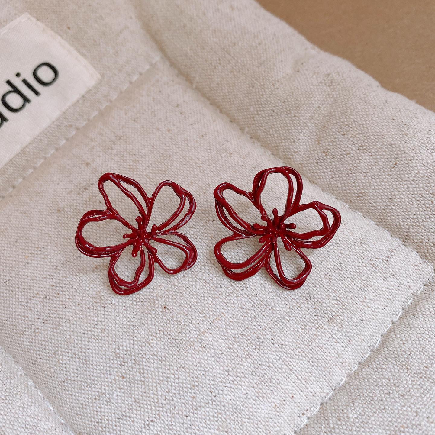 New Year s red flocking hollow flower stud earrings retro gentle temperament earrings light luxury earrings women