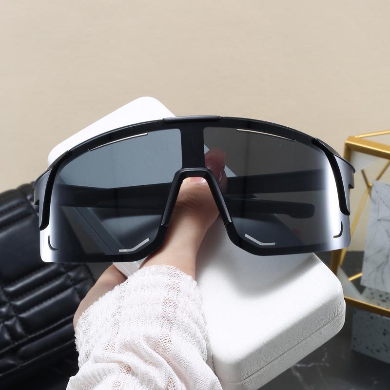 Odporne na uderzenia Okulary przeciwsłoneczne do sportów outdoorowych: Duża Rama, Antyrefleksyjna, Ochrona Przeciwsłoneczna i Modny Design do Kolarstwa i Narciarstwa.