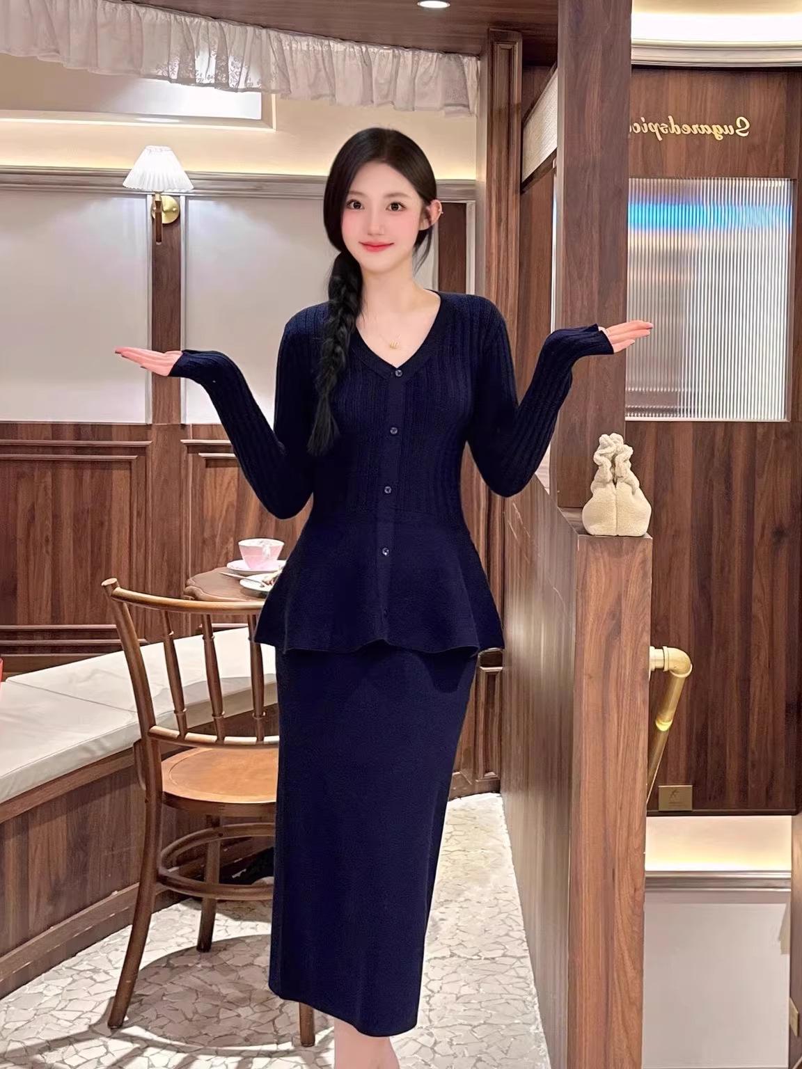 

2026 Women s High-End Knitwear Set: Waist-Cinched V-Neck Sweater & Skirt Two-Piece for Autumn/Winter Extra Large