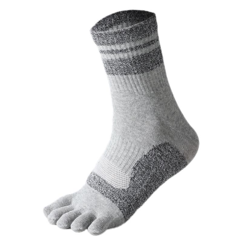 Men's Mid-Tube Pure Cotton Deodorant Split-Toe Socks – Breathable, Sweat-Absorbent, Thick for Autumn and Winter Sports.