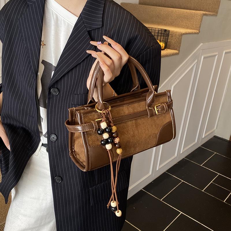 Retro matte small bag women's 2025 new versatile messenger bag autumn and winter popular handbag going out small bag