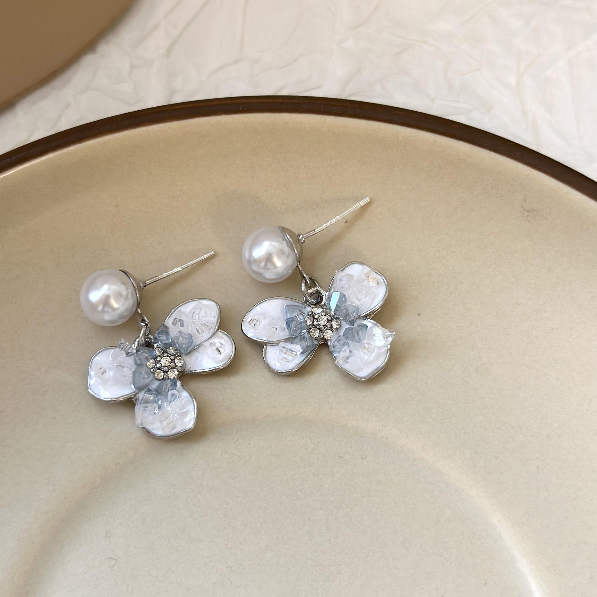 

Fresh Blue Zircon Flower Pearl Clip-On Earrings - Light Luxury, No Piercing Needed