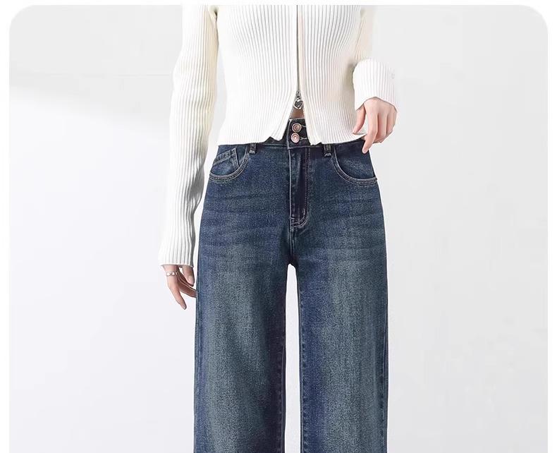 Spring 2025 Women's High-Waisted Wide-Leg and Slimming Straight-Leg Jeans Trend