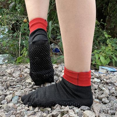 2 Pairs Barefoot Grounding Socks Outdoor Beach Camping Hiking Climbing Five Toes Socks Cut-resistant Men Women Non-slip Silicone Gripper Socks
