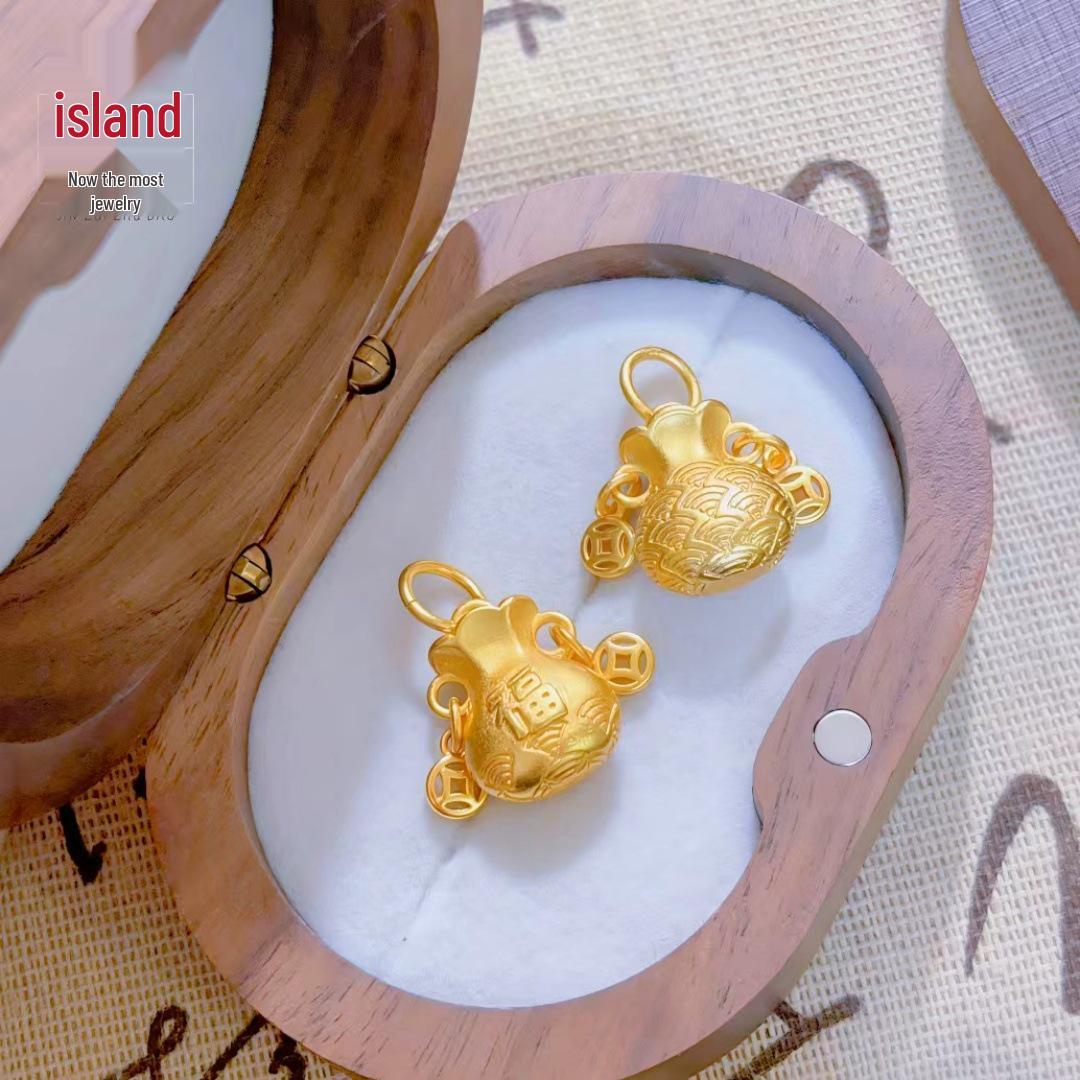 Vintage Sand Gold Coin Pendant Necklace - Retro, Versatile, and Fashionable